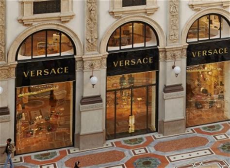 cerco lavoro come tuttofare presso versace|versace offerte dna.